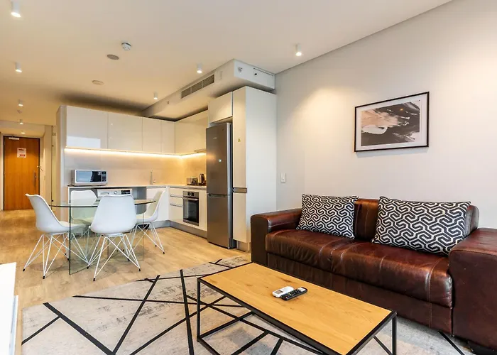 117 On Strand City Apartment - Free Onsite Parking